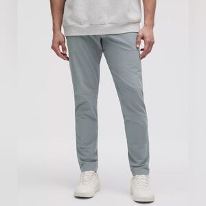 Lululemon ABC Slim-Fit Trouser 30L
Stretch Cotton VersaTwill